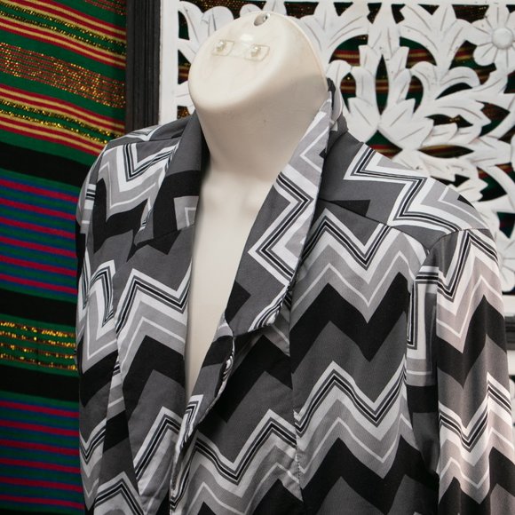 Black and White Cardigan - Picture 5 of 5